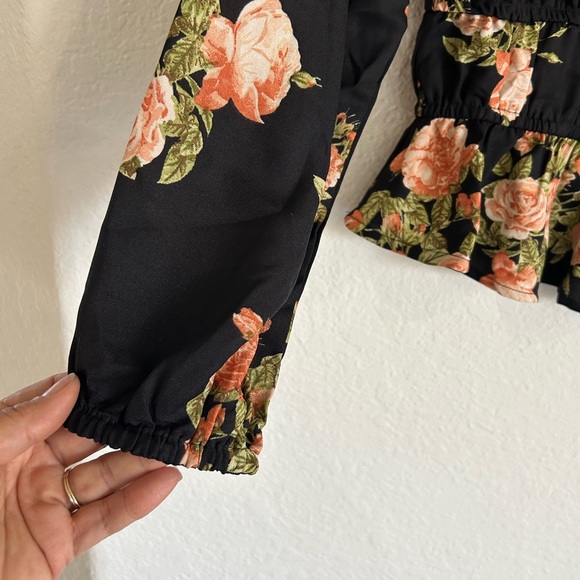 💥PRICE ⬇️ HINT OF BLUSH • Women’s Black Floral Top • sz Med • - Picture 6 of 10